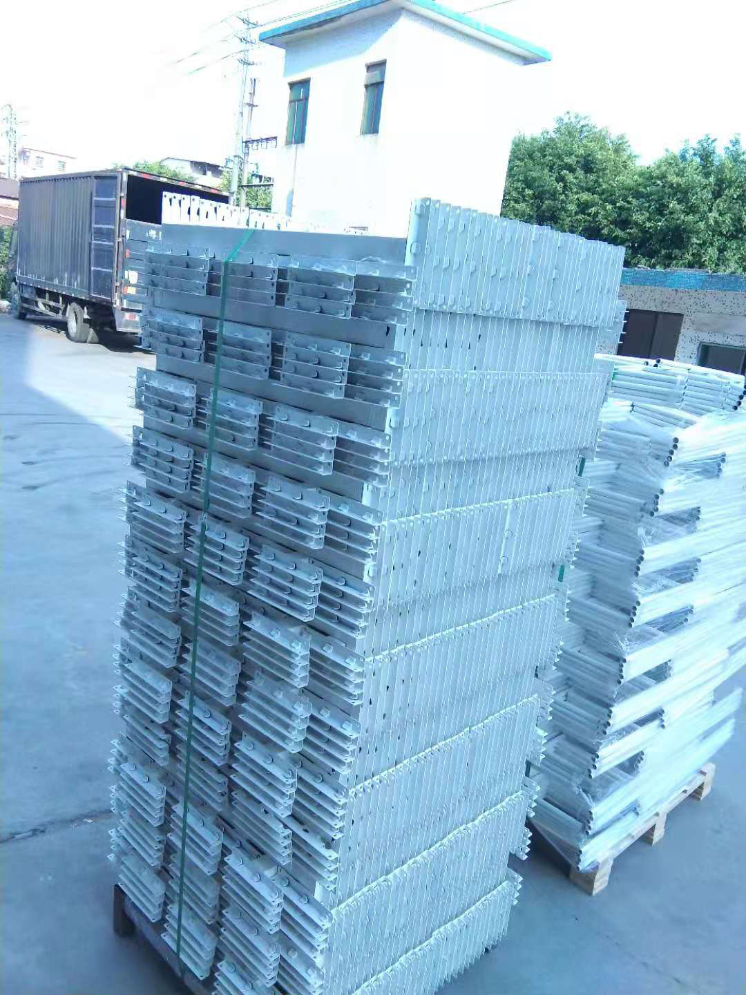 上下鋪鐵床用什么材料做的好？
